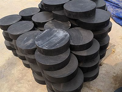 美兰区板式橡胶支座由若干层橡胶片与薄钢板经加压硫化